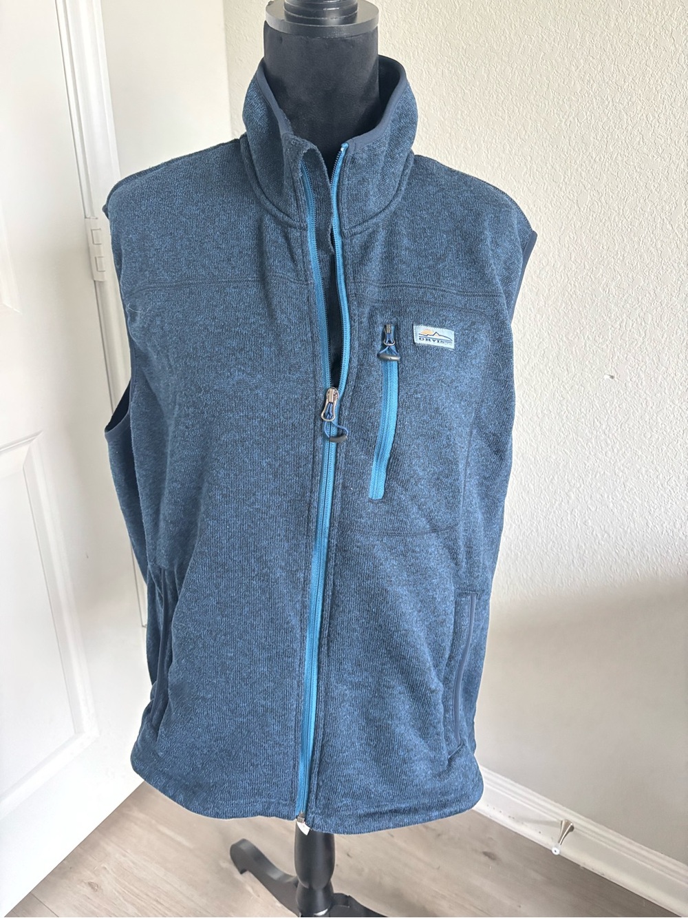 Orvis blue sweater fleece vest with a front zipper and a chest pocket Size XL